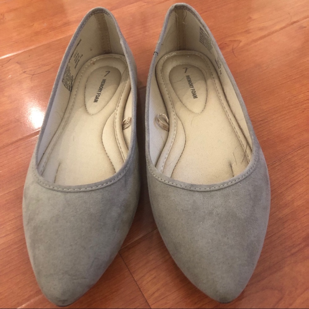 Cream pointed flats